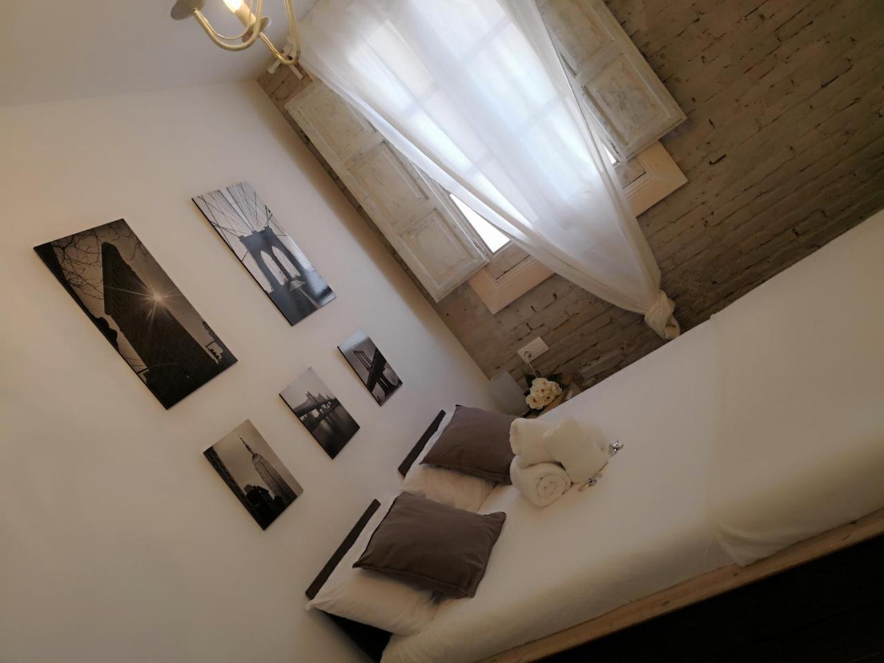 By Eric Olsan Apartment Valencia