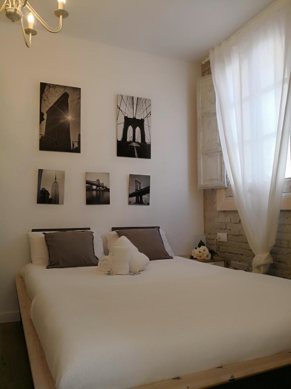 By Eric Olsan Apartment Valencia